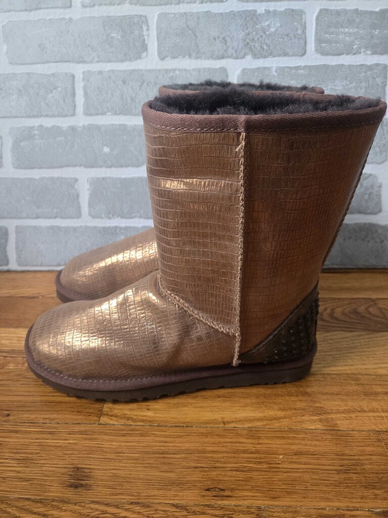 UGG