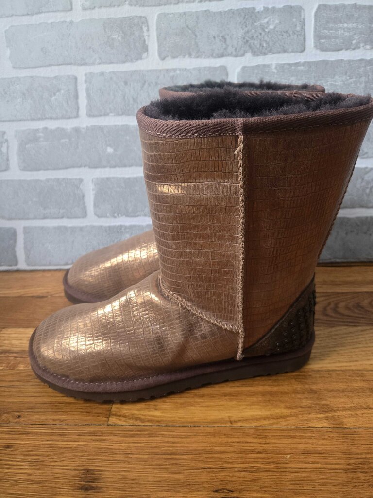 UGG