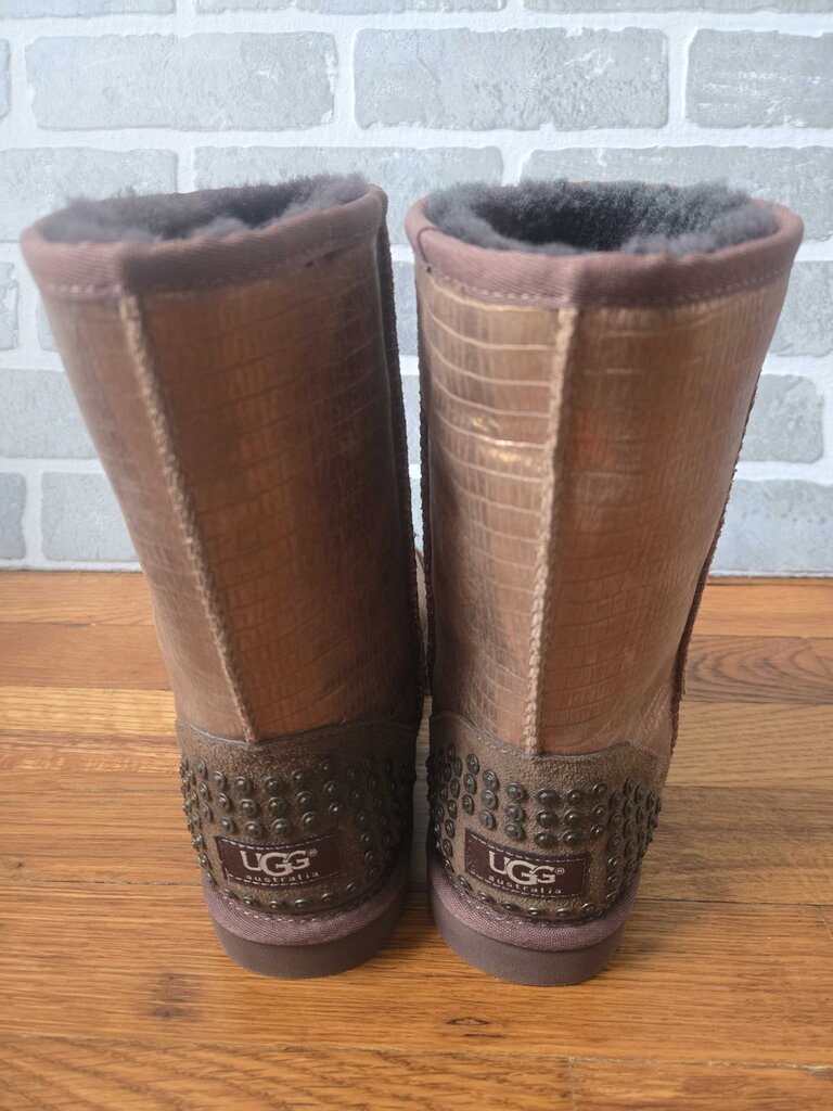 UGG