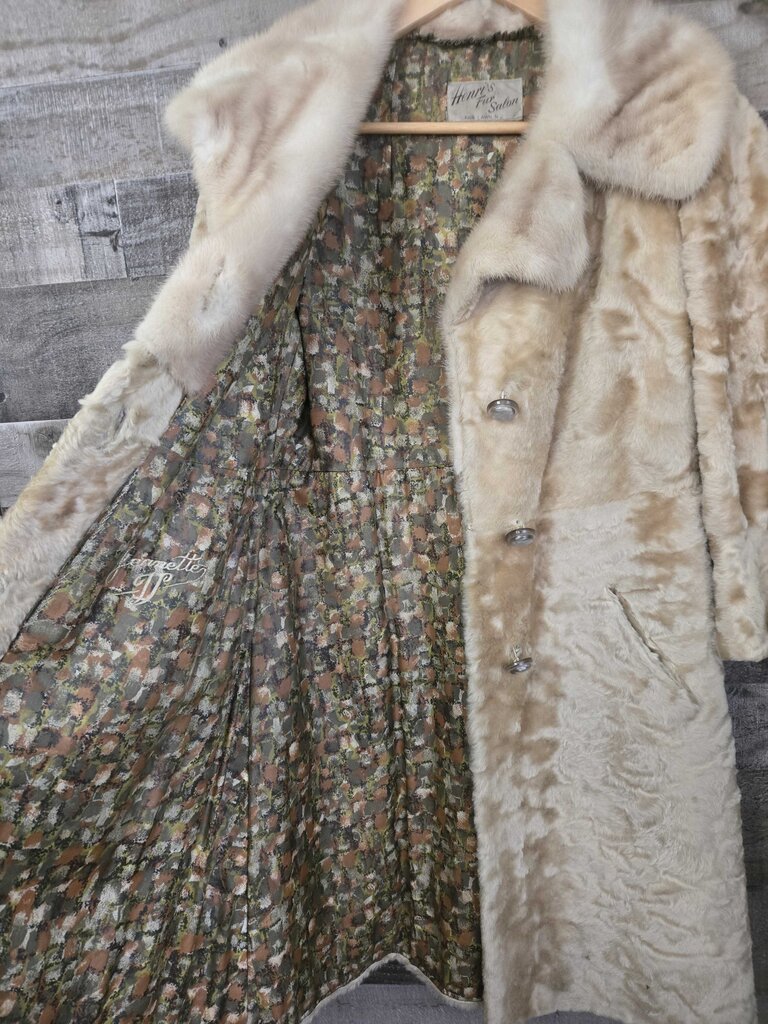Henri's Fur Salon